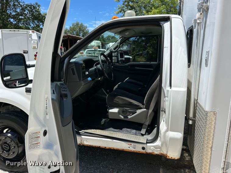 image for item EK4884 2002 Ford F550 Super Duty XLT utility / service truck