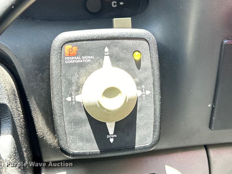 image for item EK4884 2002 Ford F550 Super Duty XLT utility / service truck