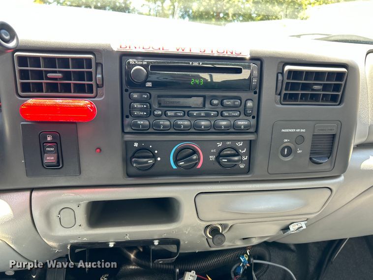 image for item EK4884 2002 Ford F550 Super Duty XLT utility / service truck