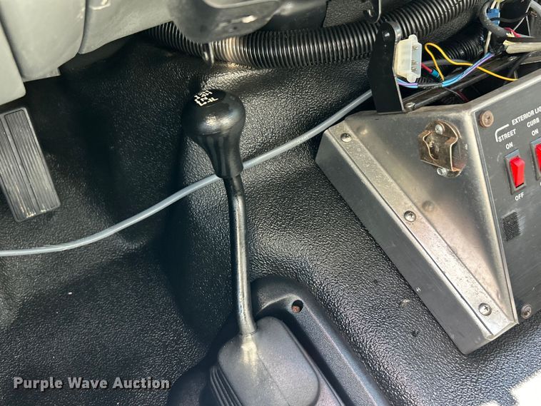 image for item EK4884 2002 Ford F550 Super Duty XLT utility / service truck