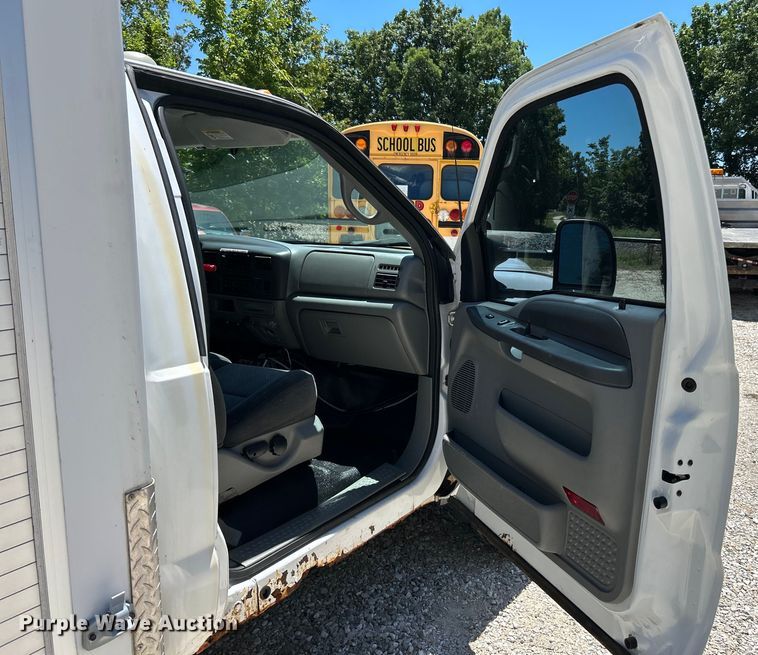 image for item EK4884 2002 Ford F550 Super Duty XLT utility / service truck