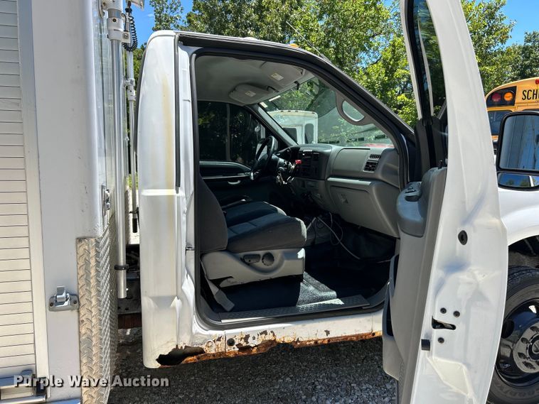 image for item EK4884 2002 Ford F550 Super Duty XLT utility / service truck