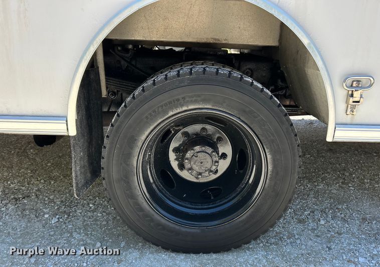 image for item EK4884 2002 Ford F550 Super Duty XLT utility / service truck