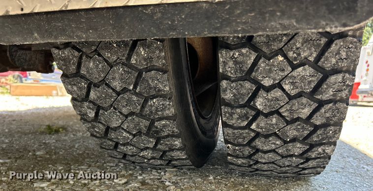 image for item EK4884 2002 Ford F550 Super Duty XLT utility / service truck