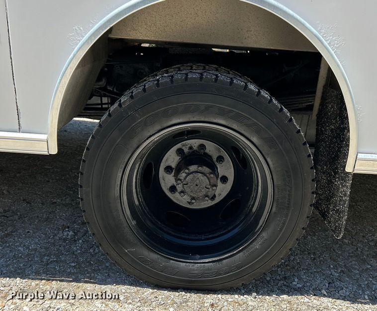 image for item EK4884 2002 Ford F550 Super Duty XLT utility / service truck