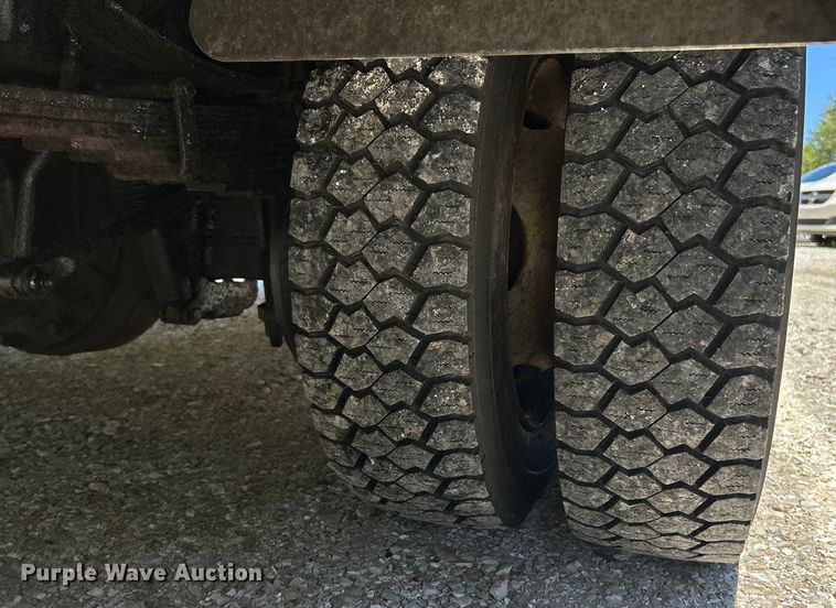 image for item EK4884 2002 Ford F550 Super Duty XLT utility / service truck