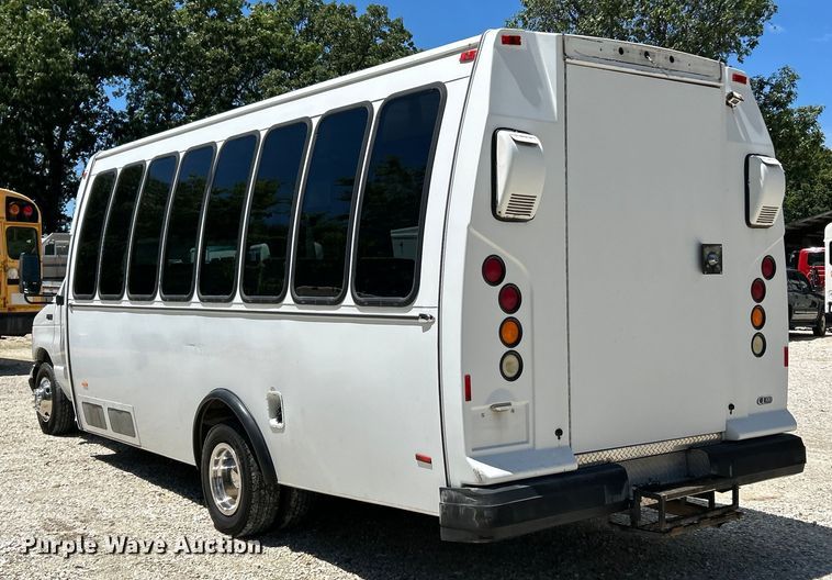 image for item EK4885 2003 Ford E450 Super Duty shuttle bus