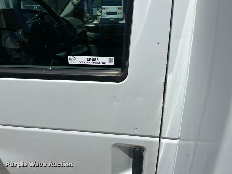 image for item EK4885 2003 Ford E450 Super Duty shuttle bus
