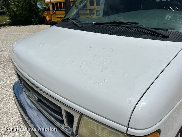 image for item EK4885 2003 Ford E450 Super Duty shuttle bus