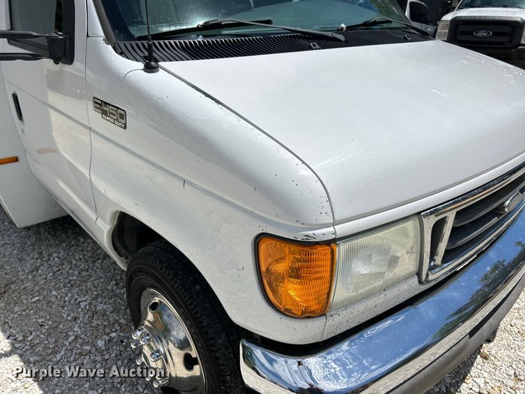 image for item EK4885 2003 Ford E450 Super Duty shuttle bus