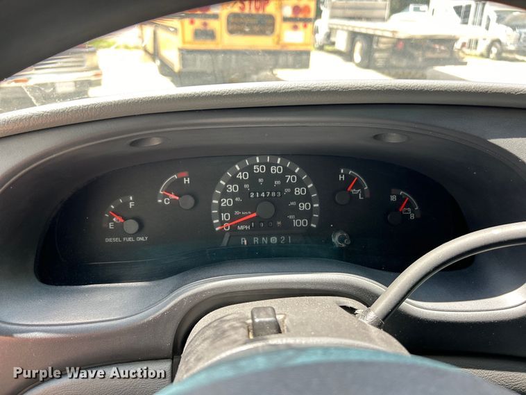 image for item EK4885 2003 Ford E450 Super Duty shuttle bus