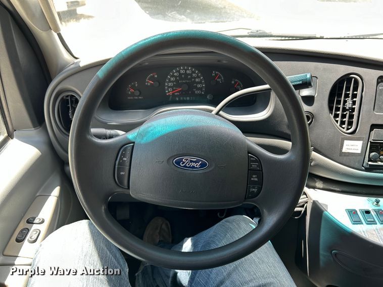 image for item EK4885 2003 Ford E450 Super Duty shuttle bus