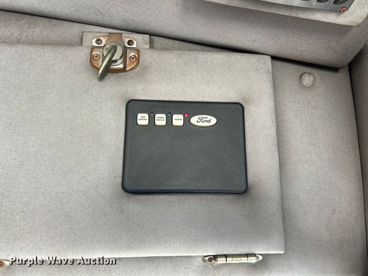 image for item EK4885 2003 Ford E450 Super Duty shuttle bus