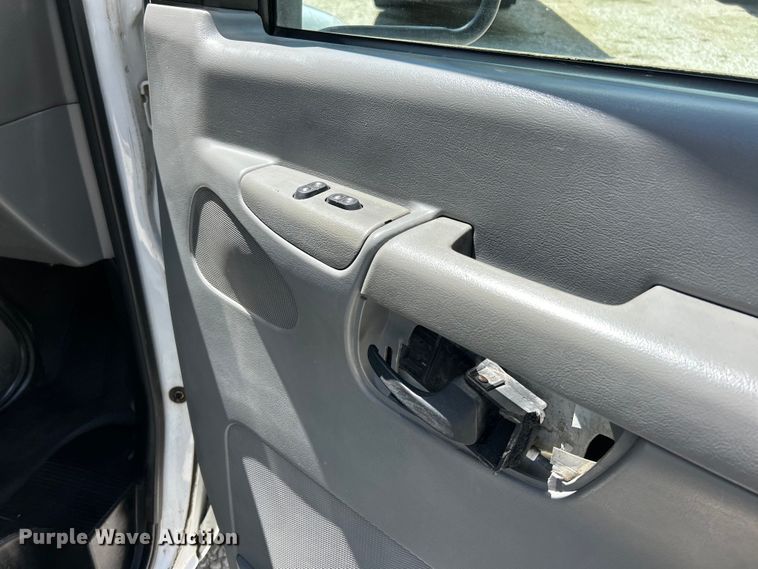 image for item EK4885 2003 Ford E450 Super Duty shuttle bus