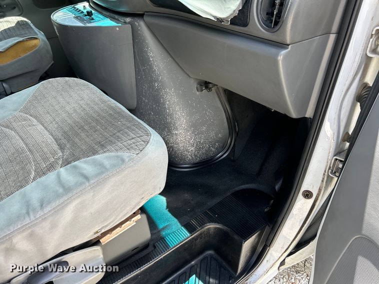 image for item EK4885 2003 Ford E450 Super Duty shuttle bus