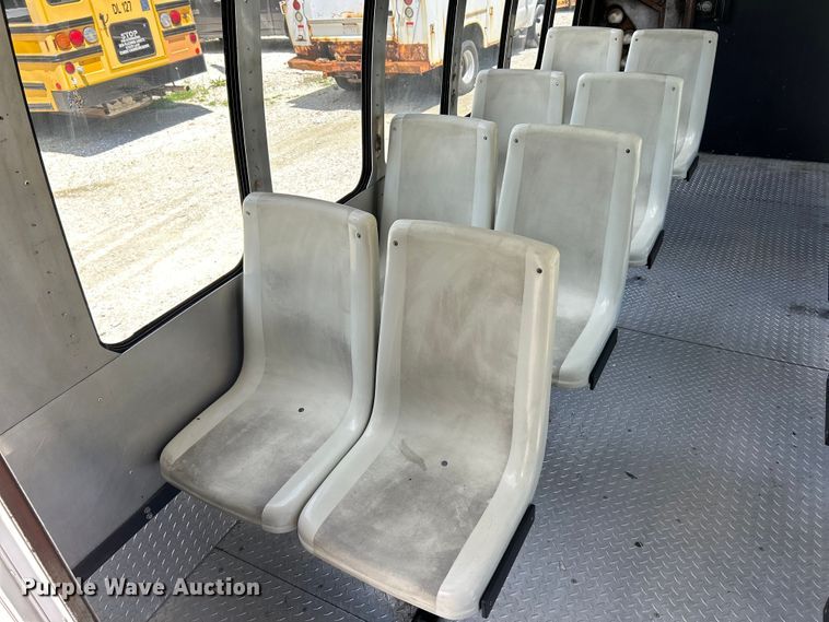 image for item EK4885 2003 Ford E450 Super Duty shuttle bus