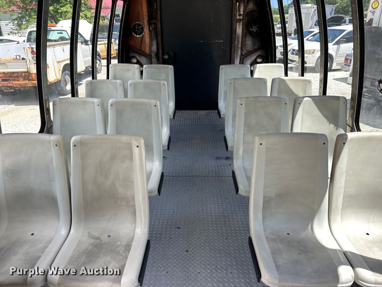 image for item EK4885 2003 Ford E450 Super Duty shuttle bus