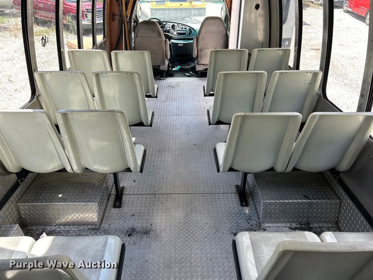 image for item EK4885 2003 Ford E450 Super Duty shuttle bus