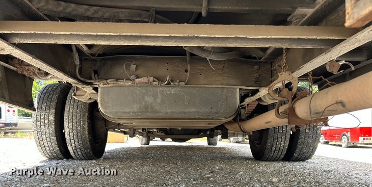 image for item EK4885 2003 Ford E450 Super Duty shuttle bus