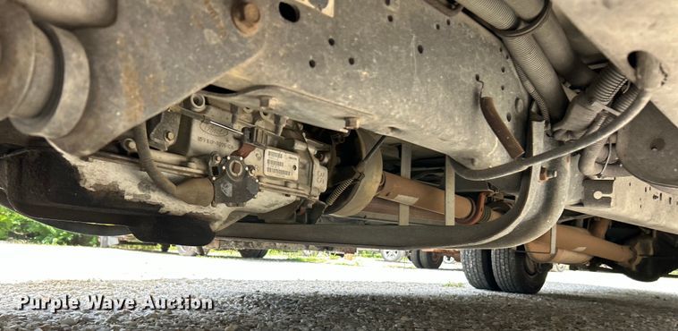 image for item EK4885 2003 Ford E450 Super Duty shuttle bus