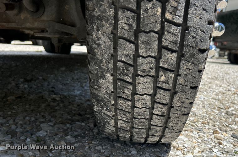 image for item EK4885 2003 Ford E450 Super Duty shuttle bus