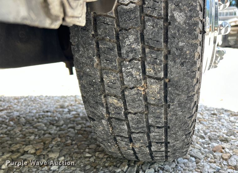 image for item EK4885 2003 Ford E450 Super Duty shuttle bus