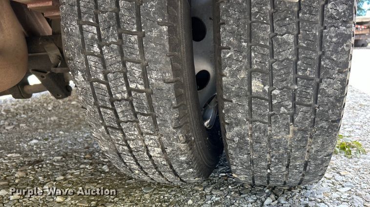 image for item EK4885 2003 Ford E450 Super Duty shuttle bus