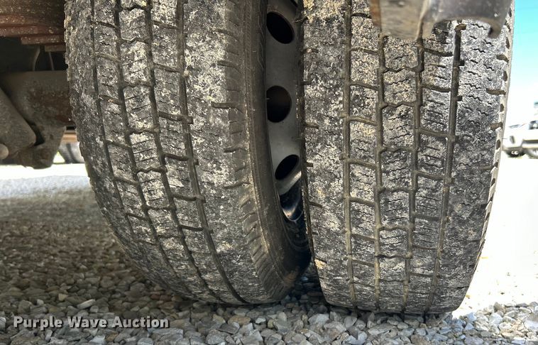 image for item EK4885 2003 Ford E450 Super Duty shuttle bus