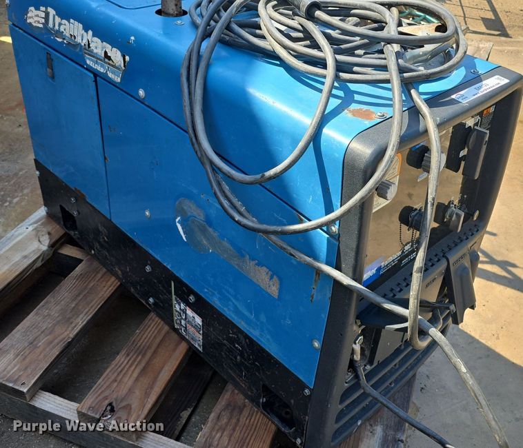 image for item EK6123 Miller Trailblazer 302 welder/generator