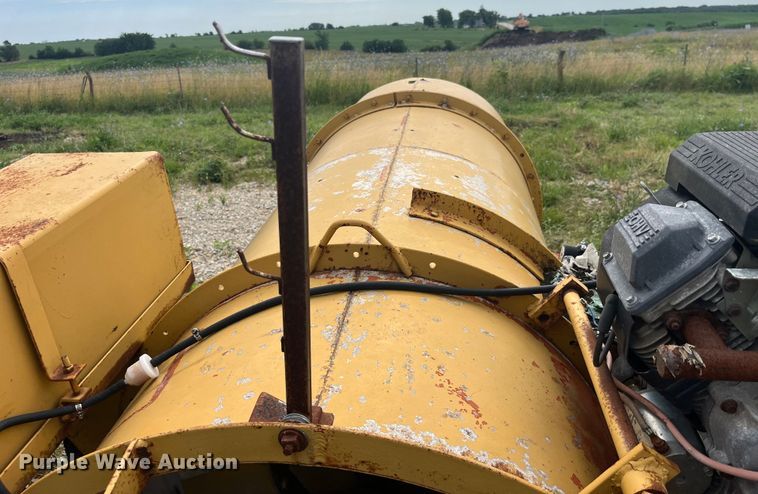 image for item EK8763 Brush fan