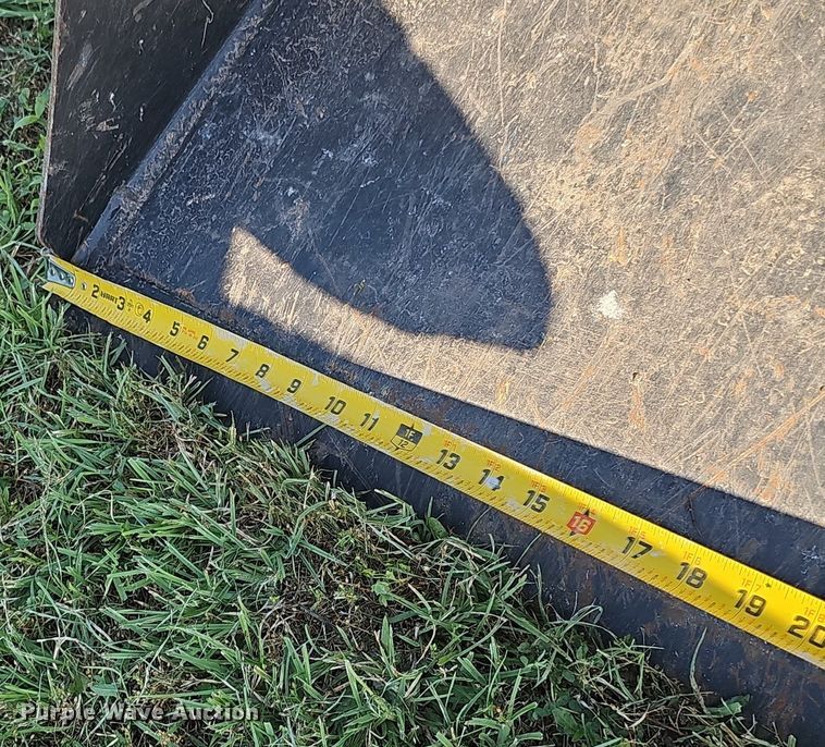 image for item IO9982 2018 Massey Ferguson TLB GC1720 MFWD tractor