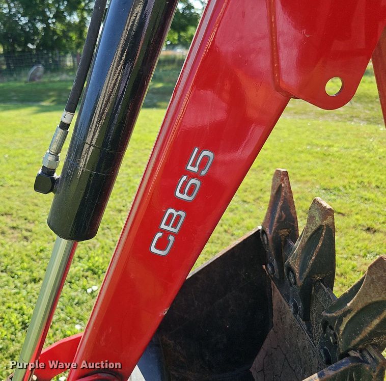 image for item IO9982 2018 Massey Ferguson TLB GC1720 MFWD tractor