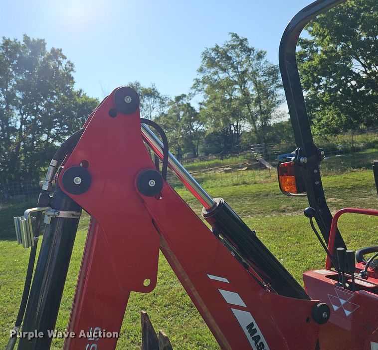 image for item IO9982 2018 Massey Ferguson TLB GC1720 MFWD tractor