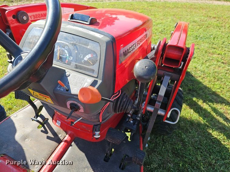 image for item IO9982 2018 Massey Ferguson TLB GC1720 MFWD tractor