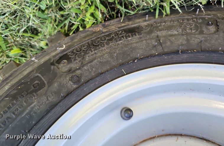 image for item IO9982 2018 Massey Ferguson TLB GC1720 MFWD tractor