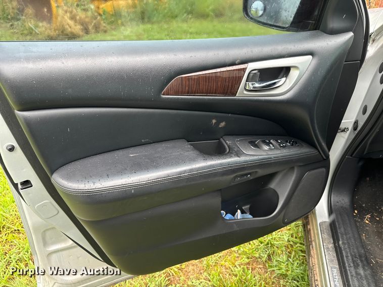 image for item KR9743 2013 Nissan Pathfinder SL SUV