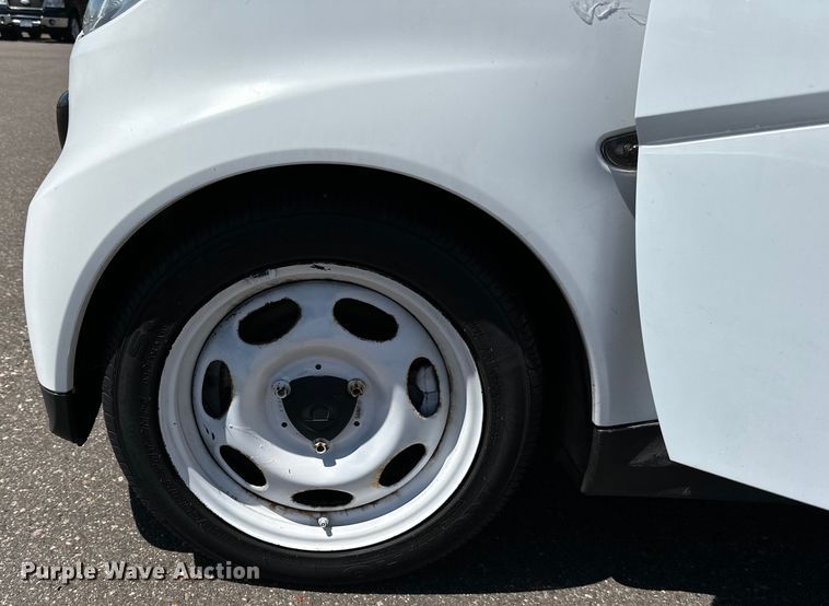 image for item LR9332 2013 Smart 