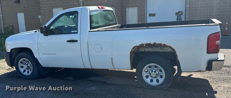 image for item LR9348 2010 Chevrolet Silverado 1500 pickup truck