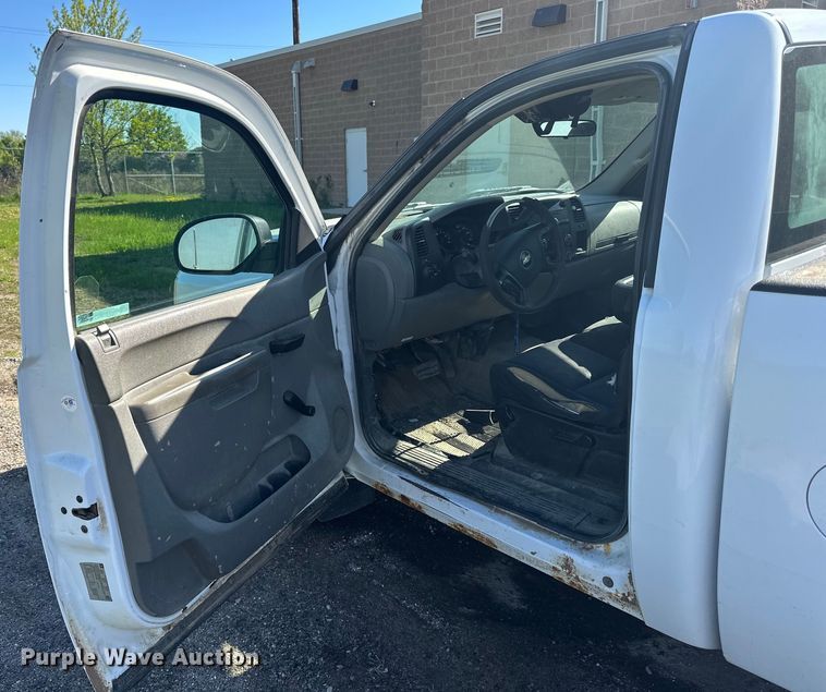 image for item LR9348 2010 Chevrolet Silverado 1500 pickup truck