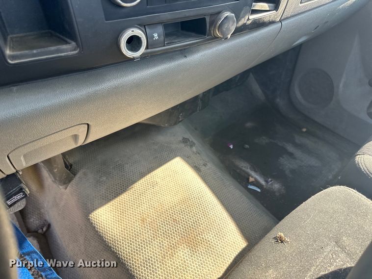 image for item LR9348 2010 Chevrolet Silverado 1500 pickup truck