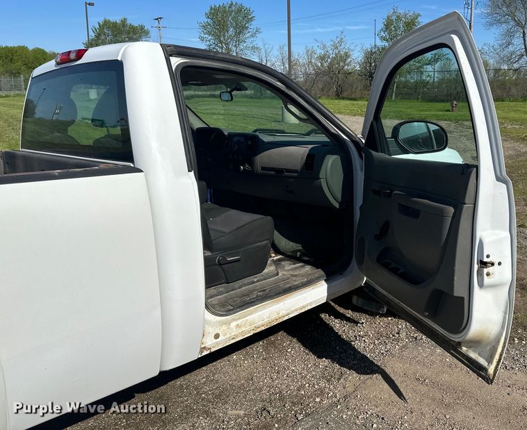 image for item LR9348 2010 Chevrolet Silverado 1500 pickup truck