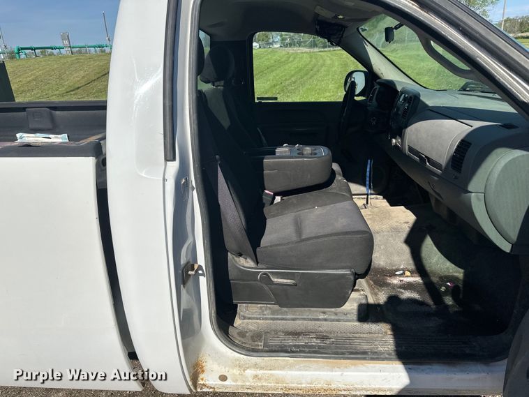 image for item LR9348 2010 Chevrolet Silverado 1500 pickup truck