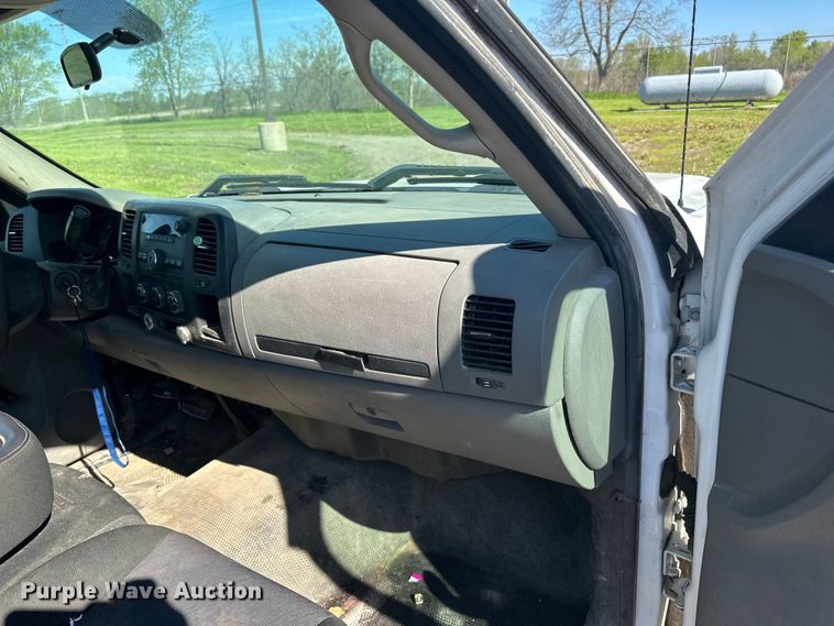 image for item LR9348 2010 Chevrolet Silverado 1500 pickup truck