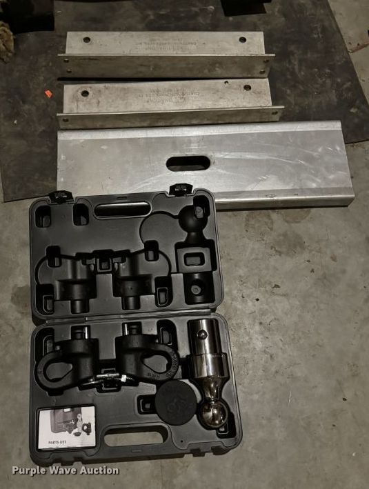 image for item LR9378 Curt  A25 fifth wheel hitch