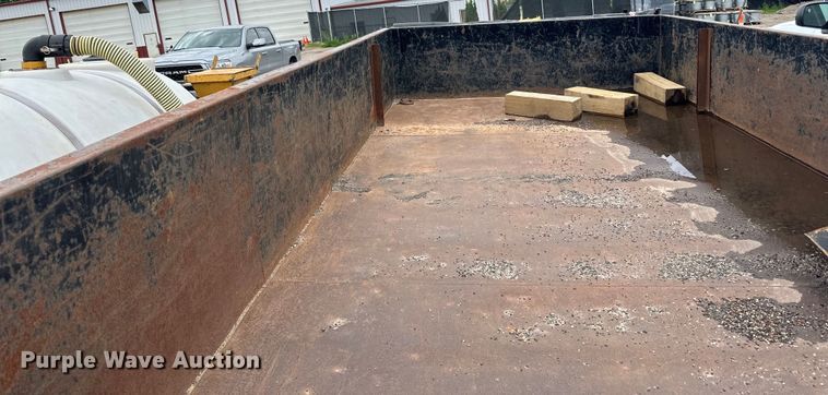 image for item LR9393 2016 Dell Rapids dump trailer
