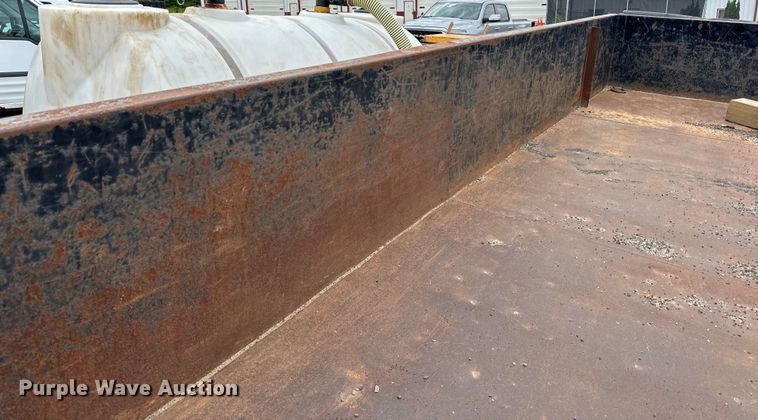 image for item LR9393 2016 Dell Rapids dump trailer