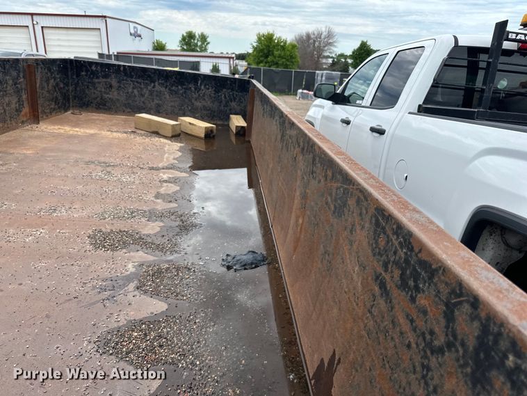 image for item LR9393 2016 Dell Rapids dump trailer