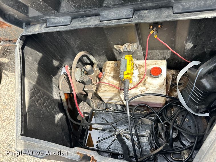 image for item LR9393 2016 Dell Rapids dump trailer