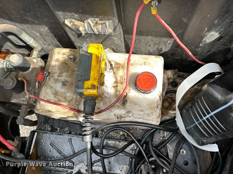 image for item LR9393 2016 Dell Rapids dump trailer