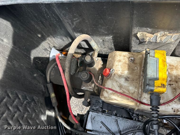 image for item LR9393 2016 Dell Rapids dump trailer